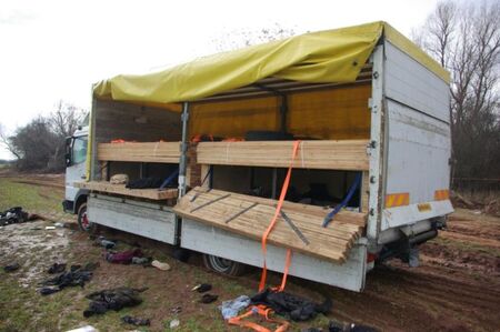 Изписаха от ВМА мигрантите, открити в камион в Локорско