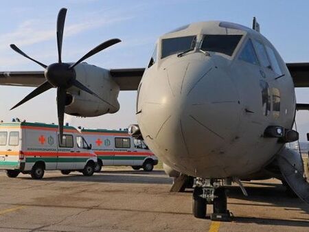 Майка му е неотлъчно до него Екипаж от Военновъздушните сили