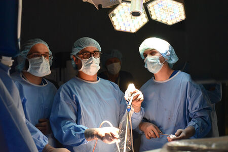 Хирурзи от болница "Сърце и Мозък" Бургас извършиха за първи път в страната ни нов вид операция с робота da Vinci