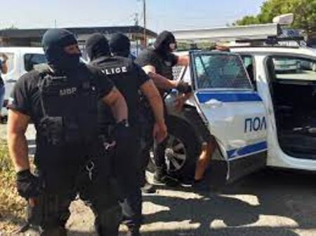Задържаха дрогиран шофьор на камион след катастрофа с жертва край Враца