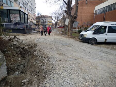 Правят нов паркинг и пешеходна зона между Операта и Бившия профсъюзен дом в Бургас