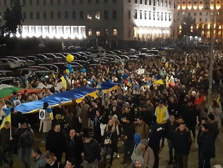 Хиляди се включиха в шествие в подкрепа на Украйна в София