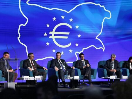 Пеканов за еврозоната: Всяко забавяне носи щети и пропуснати ползи
