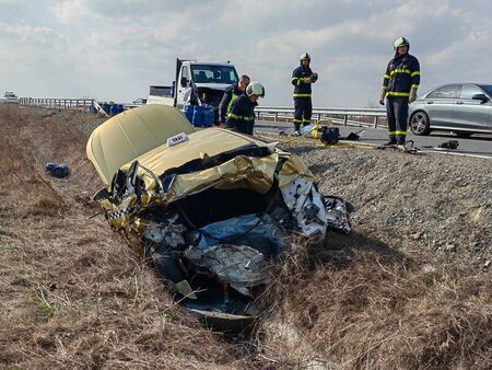 Пометеното такси край Поморие или е спряло внезапно, или драстично намалило скоростта