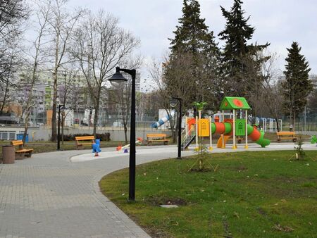 Парк "Света Троица" в жк. "Славейков" има нов облик, Общината благоустрои голяма част от него