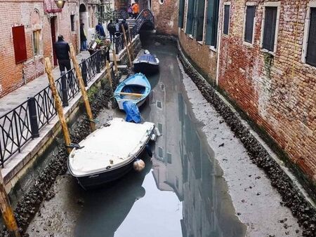 Венеция на сухо, каналите пресъхнаха
