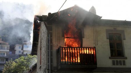 Изгоря къщата на 61-годишен мъж в сунгурларско