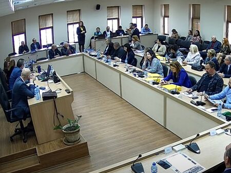 Кметът на Созопол поиска държавен терен от областния управител за нов пенсионерски клуб в Равадиново