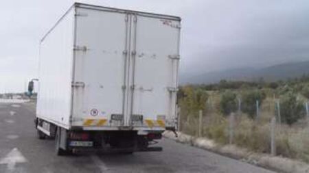 Заловиха 26 нелегални мигранти в камион край Драгоман