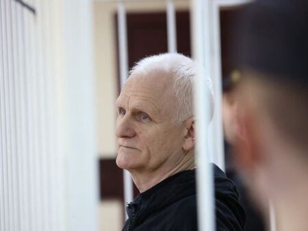 Дисидентът Алес Беляцки бе осъден заедно с още двама свои