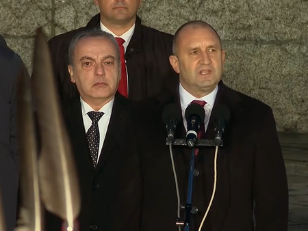 Президентът Румен Радев: Недопустимо е над България да се веят други знамена