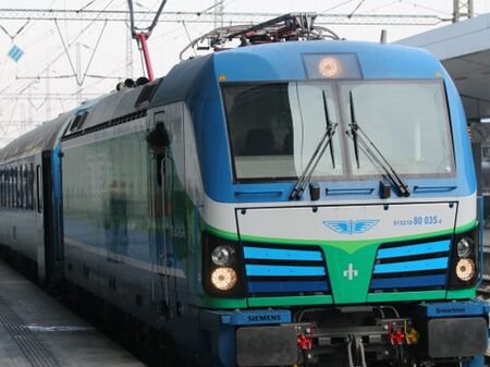Заради повреда влакът Бургас-София вися 4 часа на гара