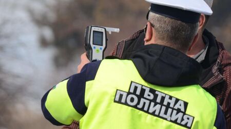 Мъртвопиян шофьор заловиха царевските полицаи