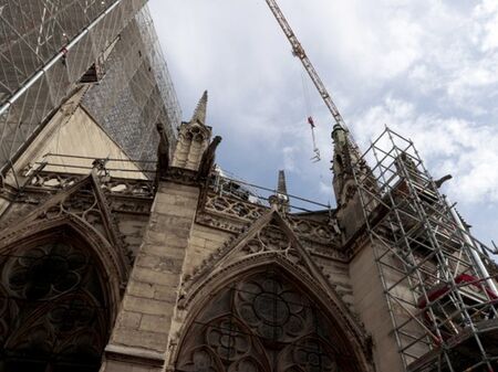 Катедралата "Нотр Дам" в Париж отваря отново врати през декември 2024 г.