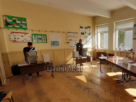 Само по една машина за гласуване в секциите за изборите на 2 април, реши ЦИК