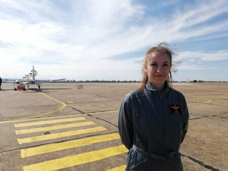 Вижте какви хубавици ще пилотират изтребителите ни