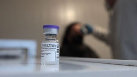 България ще иска от ЕК да прекрати договора с Pfizer-Biontech за доставка на ваксини