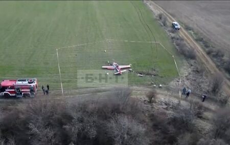 Вижте кадри на падналия самолет край Лесново