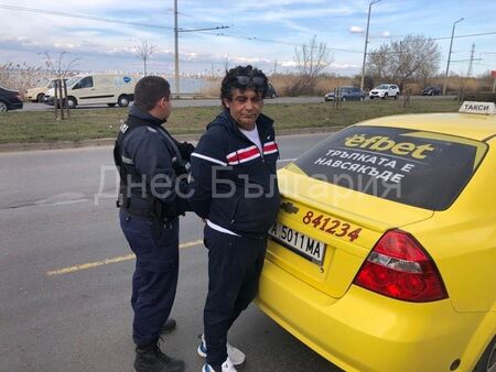 Спипаха таксиметров шофьор със 100 грама пико в Бургас