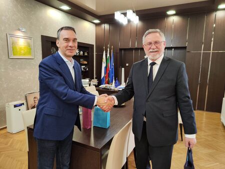 Посланикът на Полша иска по-тясно сътрудничество с Бургас