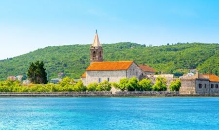 Черногорски остров се продава за 80 милиона евро