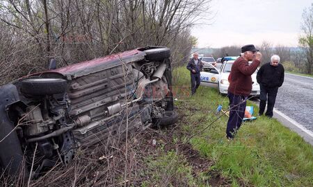 79-годишен шофьор се обърна в нива с Опела си в Руенско