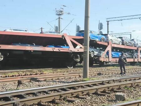 12 пострадали при удар между пътнически и товарен влак в Румъния