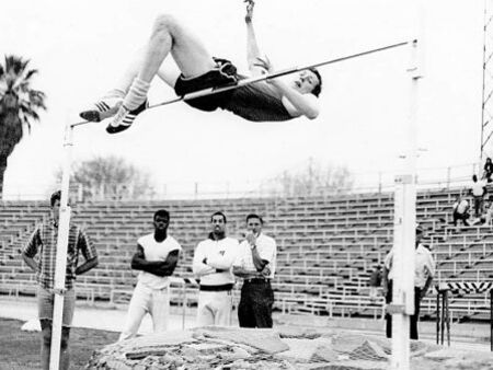 Почина олимпийският шампион Дик Фосбъри, създал революционен стил във високия скок