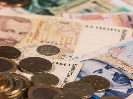 МФ: България е изправена пред фалит, има риск от промяна на курса лев-евро