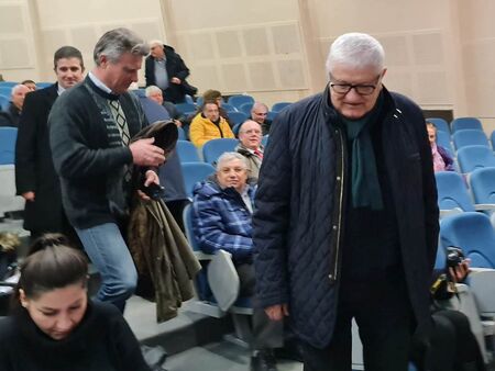 Политическият анализатор проф Христов ще очаква вашите въпроси България в