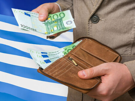 Гърция увеличава минималната работна заплата на 780 евро