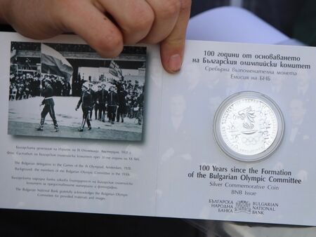 БНБ пусна сребърна монета за 100-годишнината на БОК