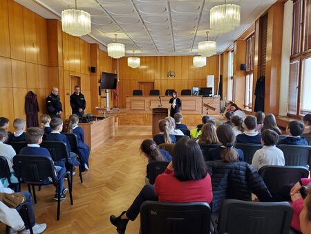 Бургаски ученици се запознаха с работата на Районния съд