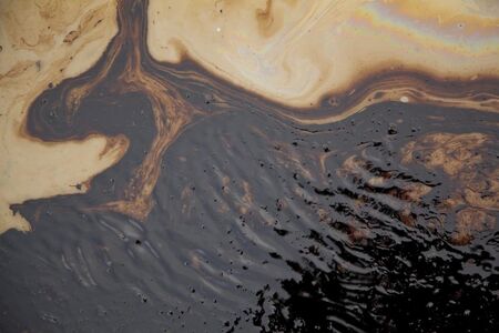 Голям петролен разлив се образува в река в окръг Батман