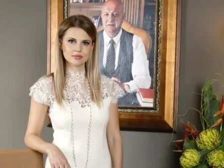 Милионерката вдишва в скъпия си дом ароматите от турския ресторант