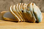 Не яжте „чистата“ част на мухлясалия хляб, не е безопасно