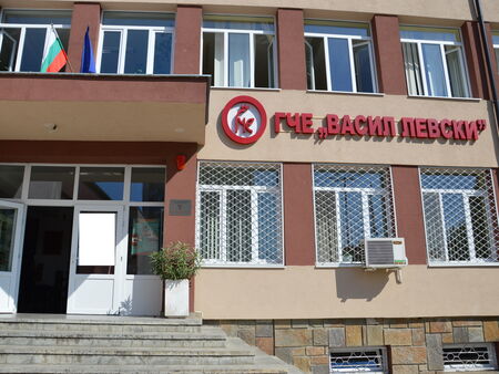 Три дни терор по училищата от клавиатурни хулигани, евакуираха поредна гимназия в Бургас