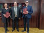 Ако се кандидатира отново, Георги Чинев (вдясно) едва ли ще има проблем с преизбирането си - преди дни получи награда от Гешев