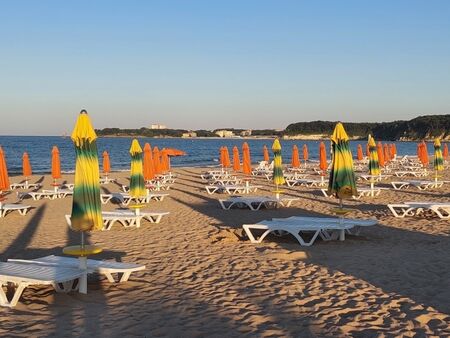 Цените на чадърите и шезлонгите при новите търгове за плажовете достигат до 50 лв.