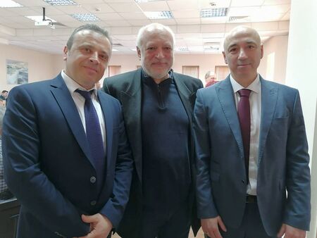 Проф. Минеков дойде в местния парламент на Созопол, обясни какво е свършил за о. Св. Кирик 