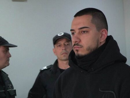 Условна присъда за полицая Денислав, превозвал бежанци