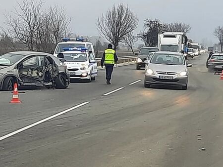 Зверска катастрофа между три автомобила в Плевен