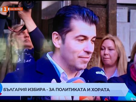 Кирил Петков гласува с машина по проста причина и подмина въпросите на журналистите