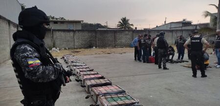 Еквадор обяви извънредно положение в главното пристанище на страната, заради организираната престъпност
