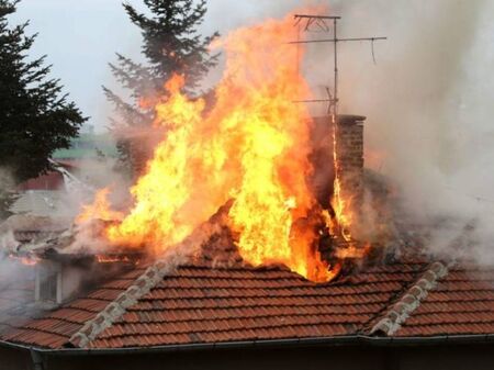 Две селскостопански постройки изгоряха в Малко Търново