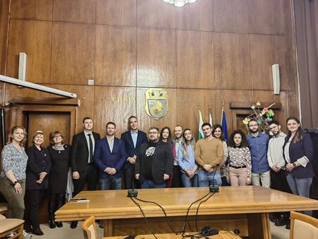За първи път в Бургас! Младите лекари отварят болница на открито - направете своята безплатна консултация