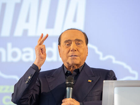 Силвио Берлускони е в реанимация, бори се с тежка левкемия