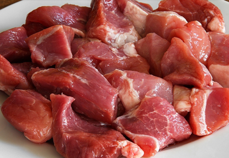 Трябва ли суровото месо да се мие преди готвене и замразяване?