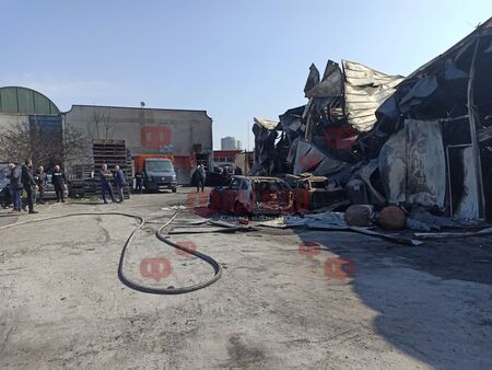 Остана ли нещо след големия пожар в обектите на ул. "Крайезерна", щетите са за над 2 млн. лв.