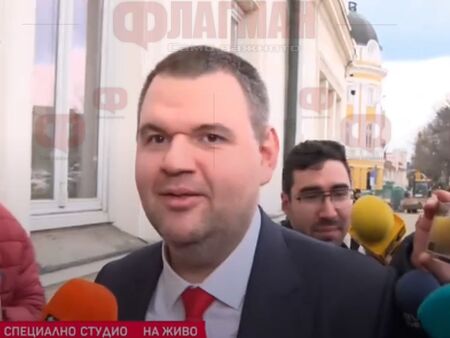 Делян Пеевски се надява политиците да се събудят и да направят правителство